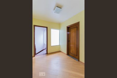 Casa à venda com 198m², 3 quartos e 4 vagas Casa à venda com 198m², 3 quartos e 4 vagasHall