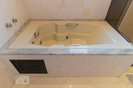 Casa à venda com 198m², 3 quartos e 4 vagas Casa à venda com 198m², 3 quartos e 4 vagasDetalhe banheiro