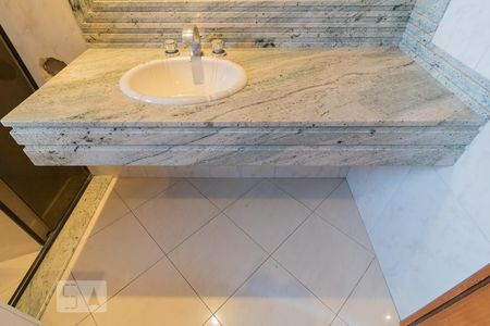 Casa à venda com 198m², 3 quartos e 4 vagas Casa à venda com 198m², 3 quartos e 4 vagasDetalhe banheiro