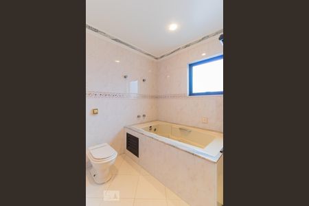 Casa à venda com 198m², 3 quartos e 4 vagas Casa à venda com 198m², 3 quartos e 4 vagasBanheiro da Suíte