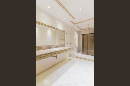 Casa à venda com 198m², 3 quartos e 4 vagas Casa à venda com 198m², 3 quartos e 4 vagasBanheiro