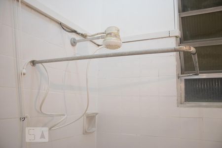 Banheiro de kitnet/studio para alugar com 1 quarto, 40m² em Centro, Rio de Janeiro