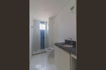 Banheiro de apartamento à venda com 3 quartos, 69m² em Vila Galvão, Guarulhos