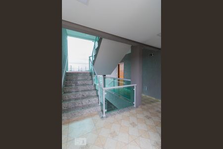 Casa de condomínio para alugar com 45m², 2 quartos e 1 vaga Casa de condomínio para alugar com 45m², 2 quartos e 1 vagaEscada