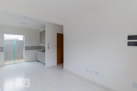 Sala de casa de condomínio para alugar com 2 quartos, 45m² em Itaquera, São Paulo