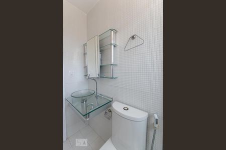 Banheiro Social de apartamento à venda com 1 quarto, 60m² em Ingá, Niterói