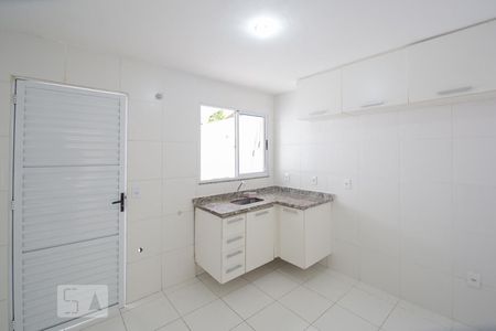 Cozinha de casa de condomínio para alugar com 2 quartos, 80m² em Vargem Grande, Rio de Janeiro