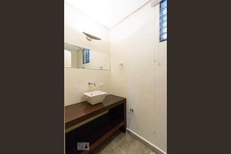 Lavabo de casa para alugar com 4 quartos, 480m² em Jardim Marajoara, São Paulo