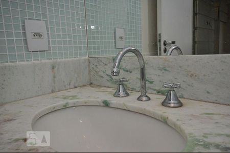 Apartamento à venda com 67m², 2 quartos e 2 vagas Apartamento à venda com 67m², 2 quartos e 2 vagasBanheiro Suíte