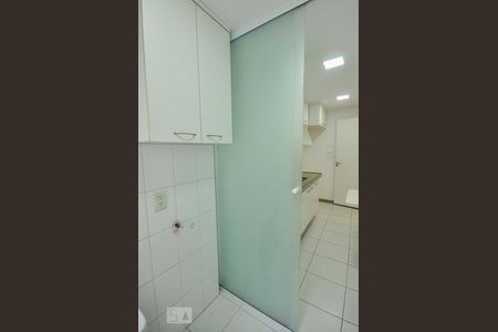 Apartamento à venda com 67m², 2 quartos e 2 vagas Apartamento à venda com 67m², 2 quartos e 2 vagasCozinha e Área de Serviço