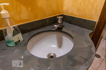 Casa à venda com 220m², 3 quartos e 4 vagas Casa à venda com 220m², 3 quartos e 4 vagasPia