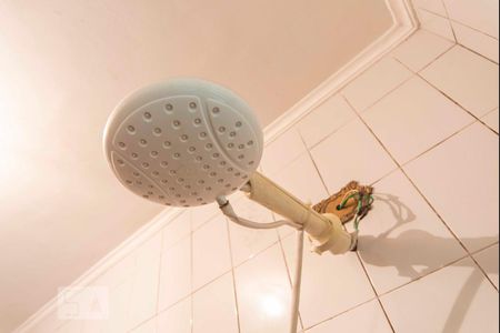 Casa à venda com 220m², 3 quartos e 4 vagas Casa à venda com 220m², 3 quartos e 4 vagasChuveiro