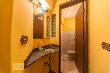 Casa à venda com 220m², 3 quartos e 4 vagas Casa à venda com 220m², 3 quartos e 4 vagasLavabo da Garagem