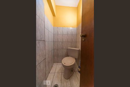 Casa à venda com 220m², 3 quartos e 4 vagas Casa à venda com 220m², 3 quartos e 4 vagasLavabo da Garagem