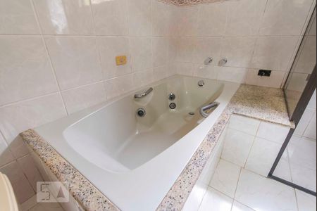 Casa à venda com 220m², 3 quartos e 4 vagas Casa à venda com 220m², 3 quartos e 4 vagasBanheira