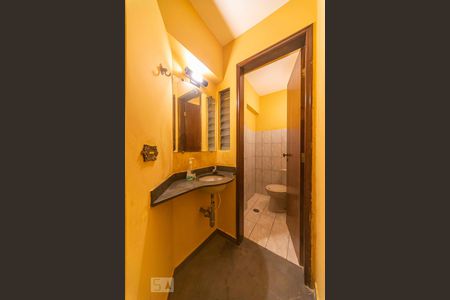 Casa à venda com 220m², 3 quartos e 4 vagas Casa à venda com 220m², 3 quartos e 4 vagasLavabo da Garagem