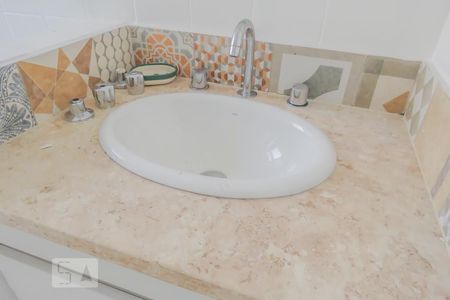 Banheiro  de apartamento à venda com 3 quartos, 94m² em Itaim Bibi, São Paulo