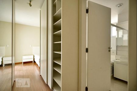 Closet de apartamento para alugar com 4 quartos, 171m² em Perdizes, São Paulo