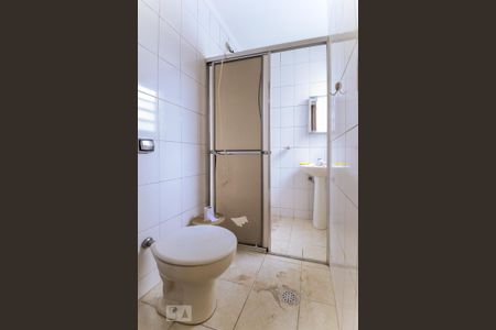 Banheiro da suíte de casa para alugar com 2 quartos, 90m² em Vila Regente Feijó, São Paulo