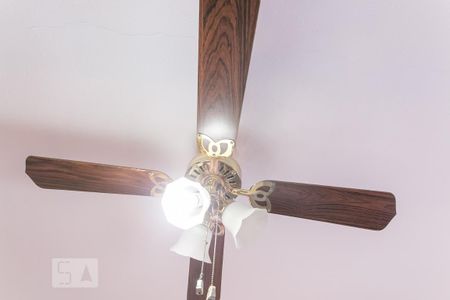 Casa de condomínio à venda com 130m², 3 quartos e 4 vagasDetalhe