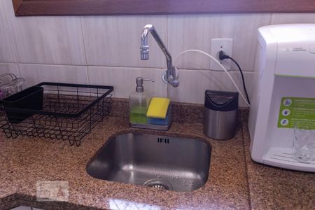 Cozinha - Torneira de casa de condomínio à venda com 3 quartos, 130m² em Santa Tereza, Porto Alegre
