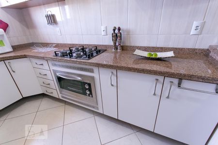 Casa de condomínio à venda com 130m², 3 quartos e 4 vagasDetalhe
