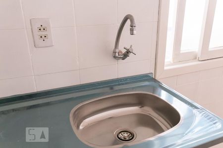 Cozinha - Torneira de apartamento para alugar com 2 quartos, 56m² em Santana, Porto Alegre