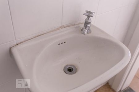 Banheiro - Torneira de apartamento para alugar com 2 quartos, 56m² em Santana, Porto Alegre