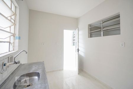 Cozinha de casa de condomínio para alugar com 1 quarto, 40m² em Vila Paulo Silas, São Paulo