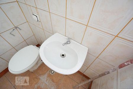 Detalhe banheiro de casa de condomínio para alugar com 1 quarto, 40m² em Vila Paulo Silas, São Paulo