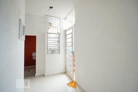 Hall de entrada de casa de condomínio para alugar com 1 quarto, 40m² em Vila Paulo Silas, São Paulo