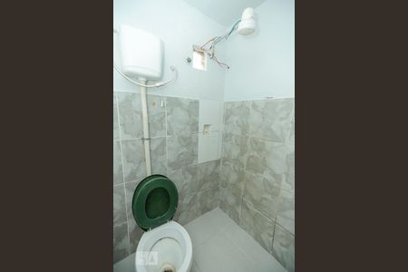 Banheiro de kitnet/studio para alugar com 1 quarto, 30m² em Piedade, Rio de Janeiro