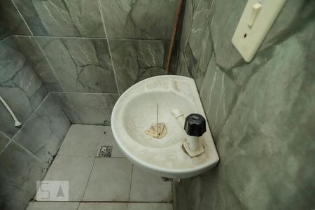 Banheiro de casa para alugar com 1 quarto, 30m² em Piedade, Rio de Janeiro
