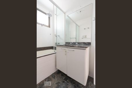 Apartamento para alugar com 178m², 3 quartos e 3 vagas Apartamento para alugar com 178m², 3 quartos e 3 vagasBanheiro Suíte 2