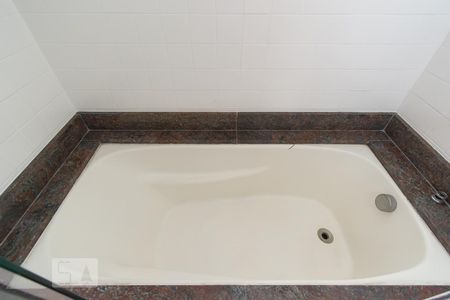 Apartamento para alugar com 178m², 3 quartos e 3 vagas Apartamento para alugar com 178m², 3 quartos e 3 vagasBanheiro Suíte 2