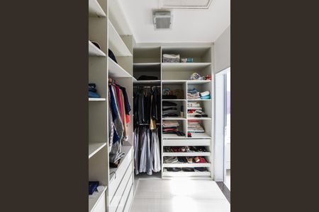 Casa à venda com 400m², 3 quartos e 8 vagasCloset da Suíte