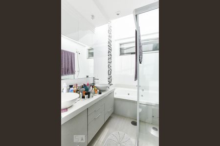 Casa à venda com 400m², 3 quartos e 8 vagasBanheiro da Suíte