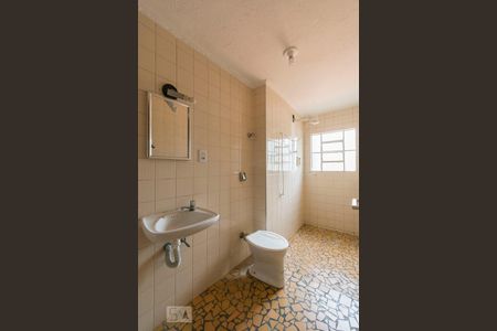 Banheiro de casa à venda com 2 quartos, 120m² em Vila Yolanda, Osasco