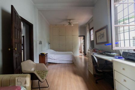 Casa à venda com 440m², 4 quartos e 7 vagas Casa à venda com 440m², 4 quartos e 7 vagasSuíte