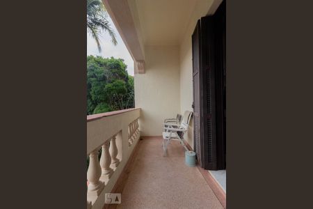 Casa à venda com 440m², 4 quartos e 7 vagas Casa à venda com 440m², 4 quartos e 7 vagasVaranda