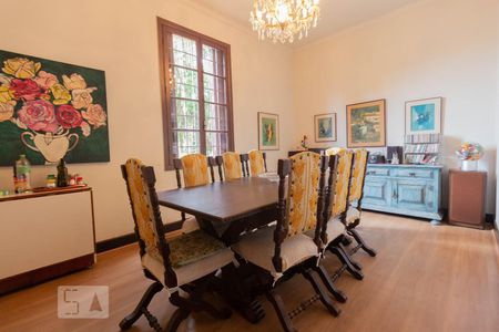 Casa à venda com 440m², 4 quartos e 7 vagas Casa à venda com 440m², 4 quartos e 7 vagasSala de Jantar