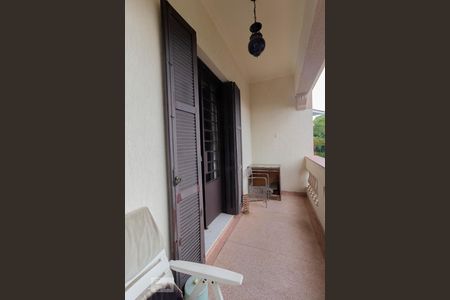 Casa à venda com 440m², 4 quartos e 7 vagas Casa à venda com 440m², 4 quartos e 7 vagasVaranda