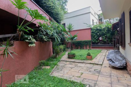 Casa à venda com 440m², 4 quartos e 7 vagas Casa à venda com 440m², 4 quartos e 7 vagasÁrea Externa