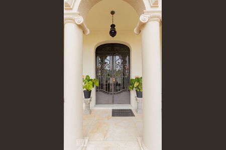 Casa à venda com 440m², 4 quartos e 7 vagas Casa à venda com 440m², 4 quartos e 7 vagasEntrada