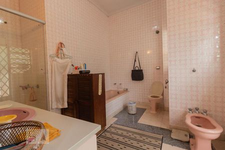 Casa à venda com 440m², 4 quartos e 7 vagas Casa à venda com 440m², 4 quartos e 7 vagasBanheiro - Suíte