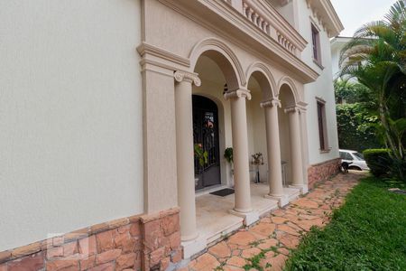 Casa à venda com 440m², 4 quartos e 7 vagas Casa à venda com 440m², 4 quartos e 7 vagasFachada