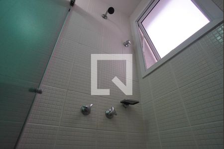 Banheiro da Suíte de apartamento à venda com 3 quartos, 80m² em Passo da Areia, Porto Alegre