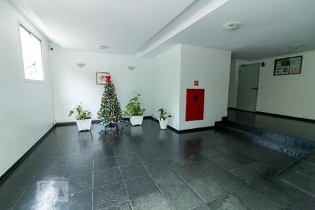 Apartamento para alugar com 57m², 2 quartos e 1 vagaHall de entrada do bloco