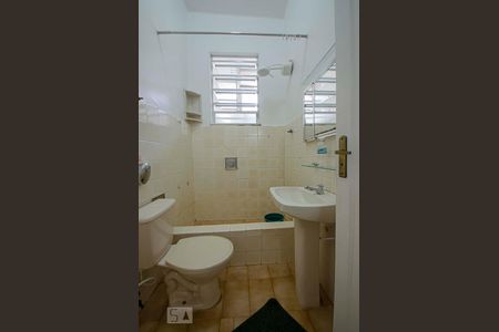 Banheiro de apartamento para alugar com 1 quarto, 36m² em Grajaú , Rio de Janeiro