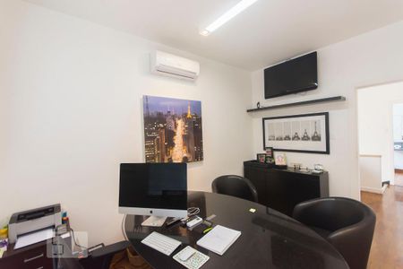 Quarto 01 de casa à venda com 3 quartos, 300m² em Vila Nova Conceição, São Paulo